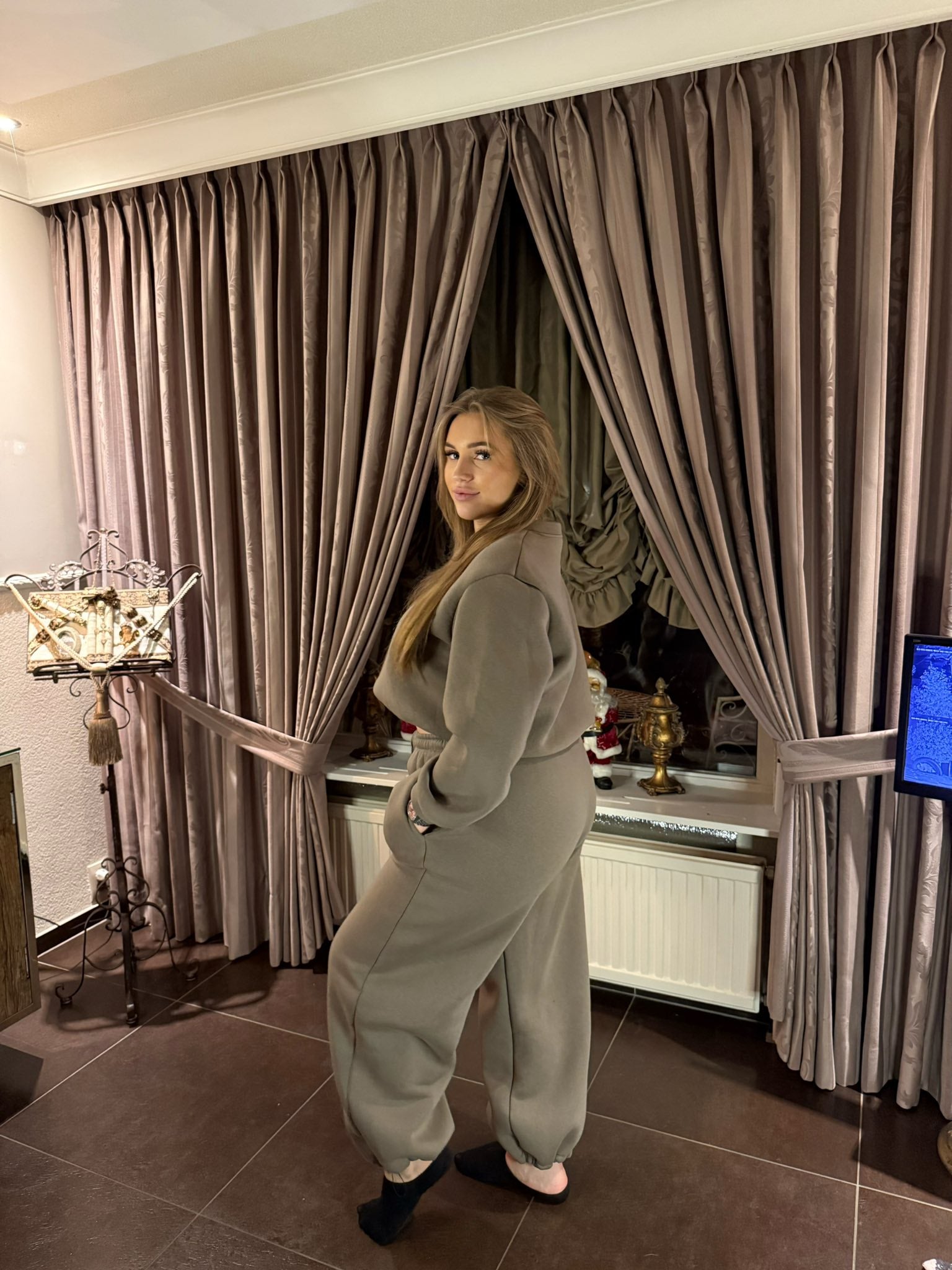 SALE!!!Crop pak Kaki June