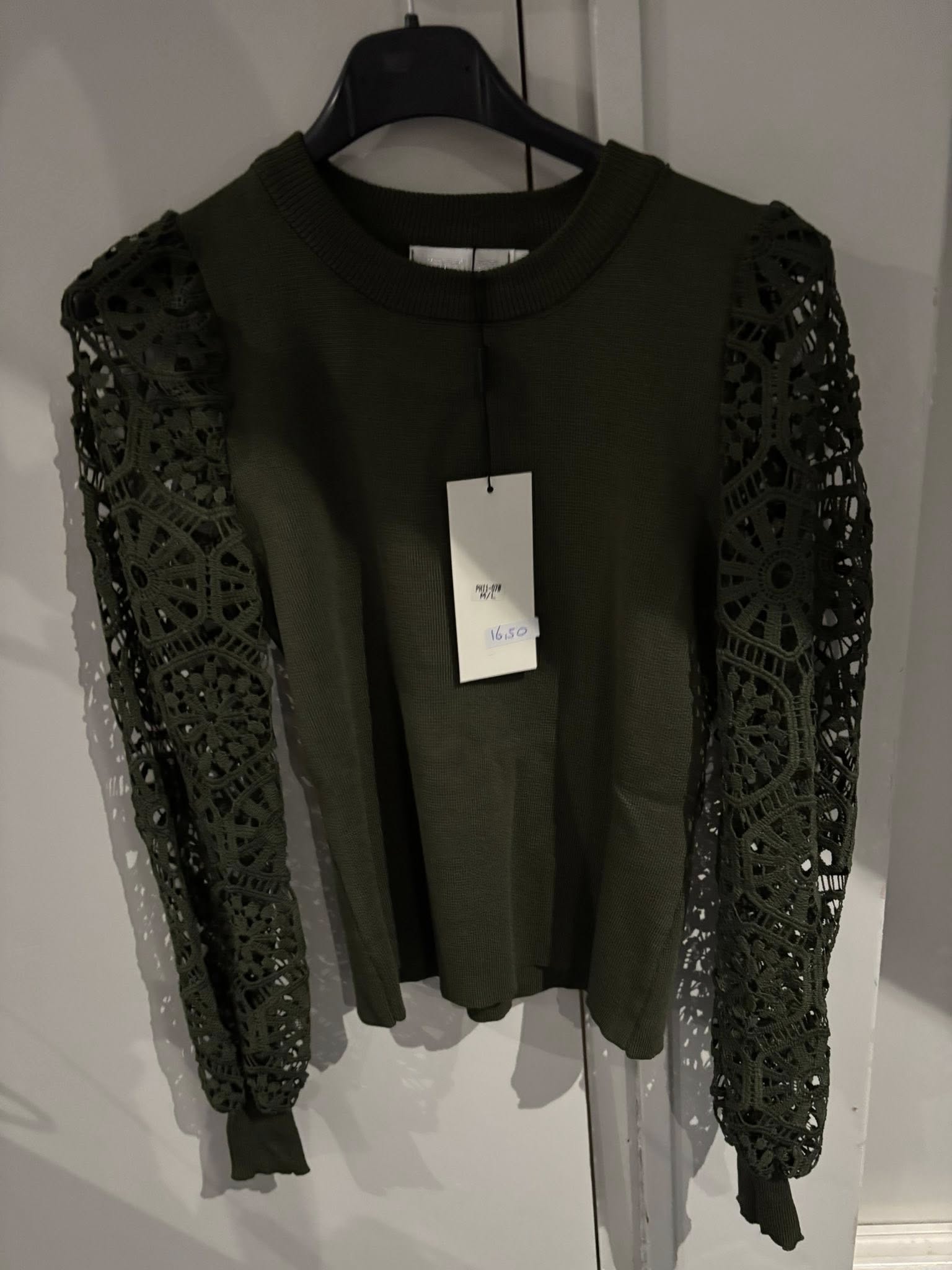 Truitje met kante mouw groen